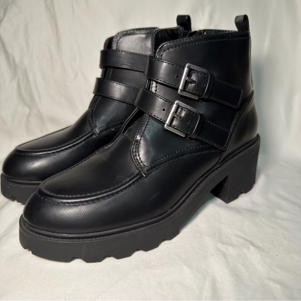 Kensie Tuline faux leather lug sole bootie size 9
